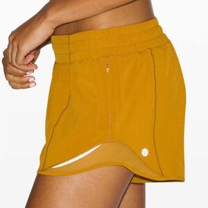 Lululemon Hotty Hot Shorts 2.5” Size 8 fools gold